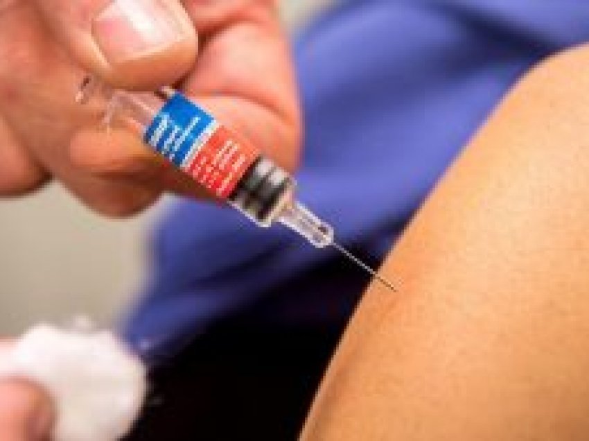 Ekspertët: Ja çfarë nuk duhet të bëni dy ditë përpara dhe pas vaksinës kundër Covid-19