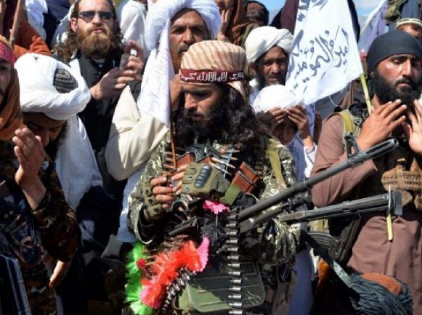 Shefi i talebanëve u thotë zyrtarëve të marrin vetëm një grua – sepse “po i shterojnë fondet”