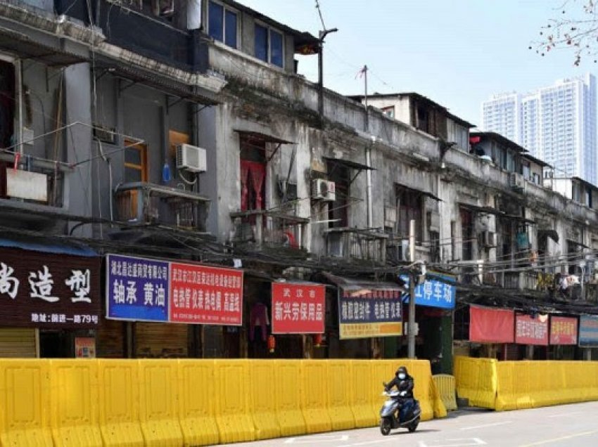 ​OBSH: 13 ekspertë mbërritën në Wuhan, dy të ndaluar për shkak të testit