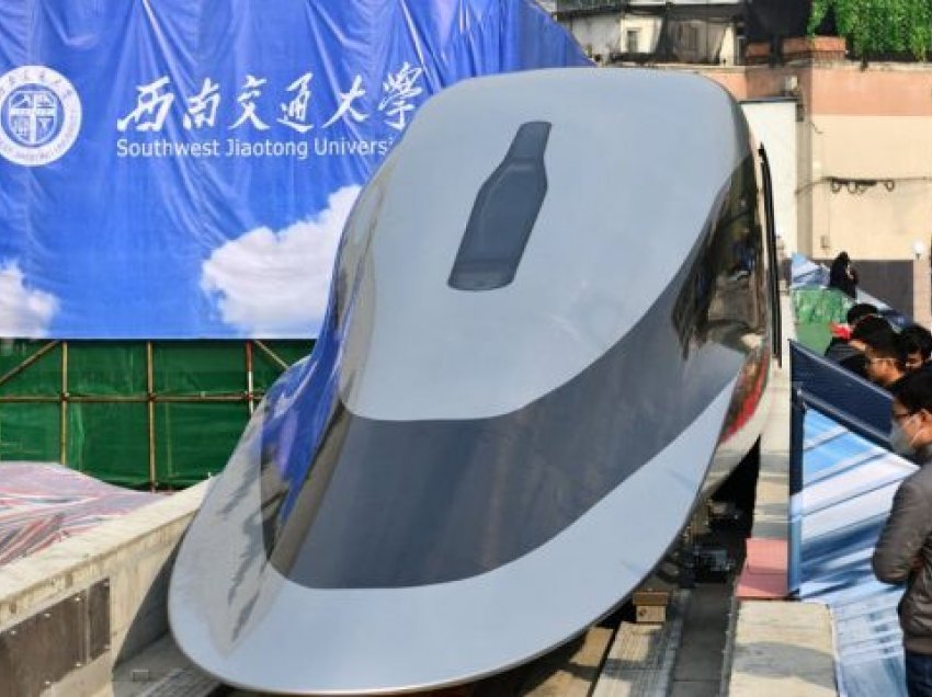 Kina prezanton trenin e shpejtë që lëviz deri në 643 kilometra në orë
