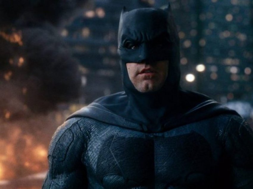 Ben Affleck e shfrytëzon kostumin e Batmanit për t’i argëtuar fëmijët e tij