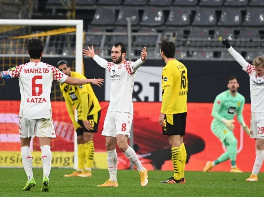 Dortmundi zhgënjen, Reus dështon nga penalltia! Oztunali shënon eurogol