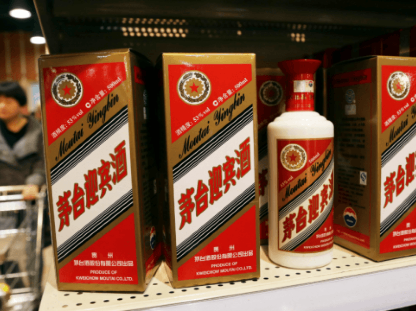Likeri që po shitet “flakë” në Kinë: 418 dollarë litri, 53 për qind alkool