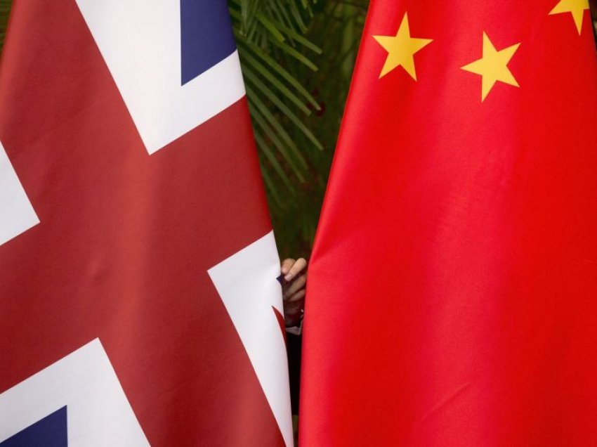 Ligjvënësit britanikë e cilësojnë Kinën “shtet kriminal”