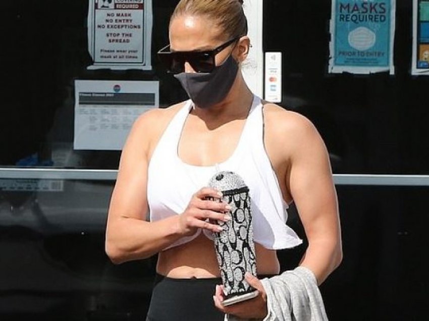 Jennifer Lopez shfaqet joshëse pas stërvitjeve në palestër
