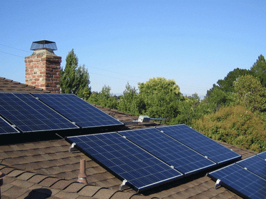Qeveria e RMV-së do të subvencionojë qytetarët që instalojnë panele fotovoltaikë