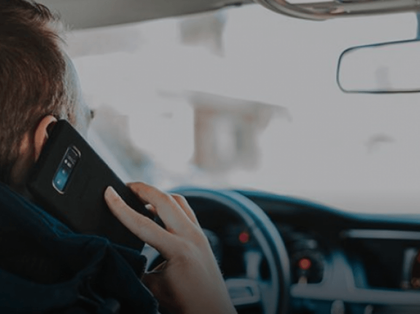 Gjobitet një deputet në Maqedoni, e ka përdorur celularin gjatë drejtimit të makinës