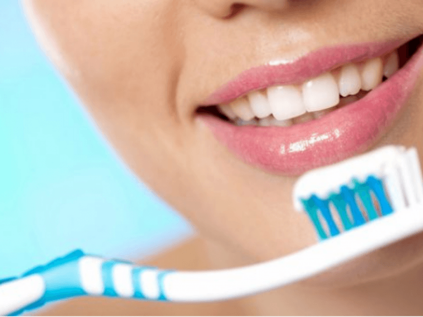 Si t'i trajtoni dhëmbët tuaj si dentist