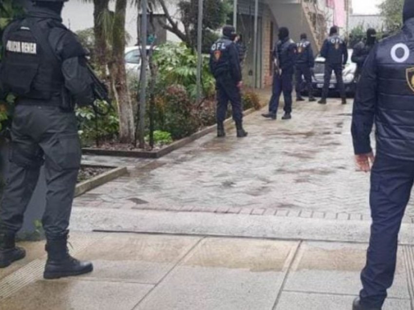 Tentativa për grabitje nuk shkon sipas planit, autorët përleshen me grushte me policin në Fier