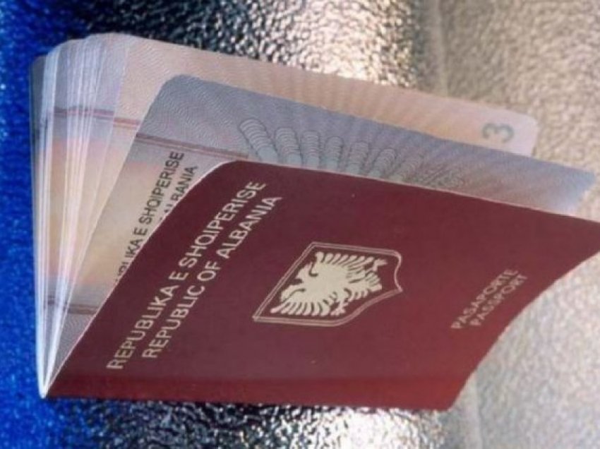 Aplikimet për pasaporta, ambasada shqiptare në Greqi njofton për afatin e fundit të tërheqjes së tyre