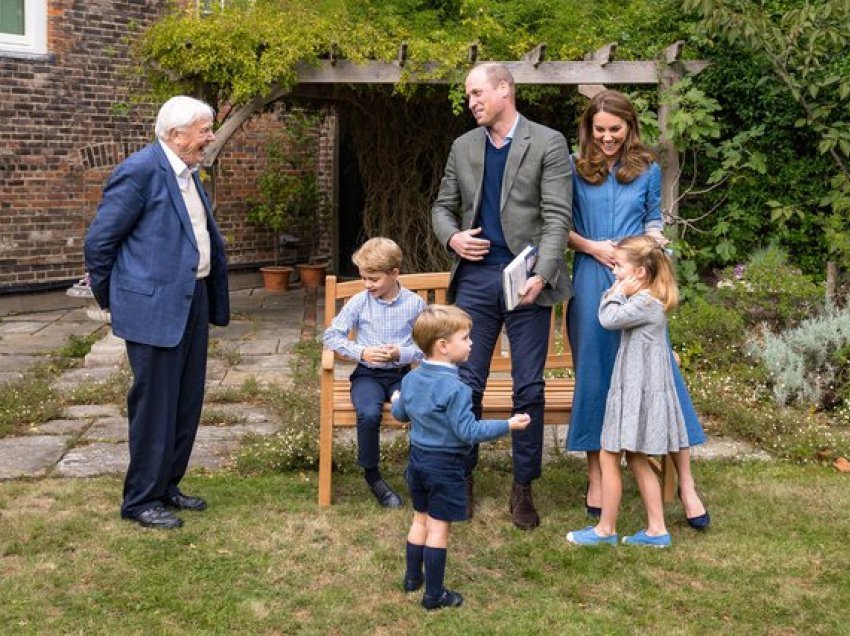 Si sillen fëmijët e familjes mbretërore jashtë kamerave?