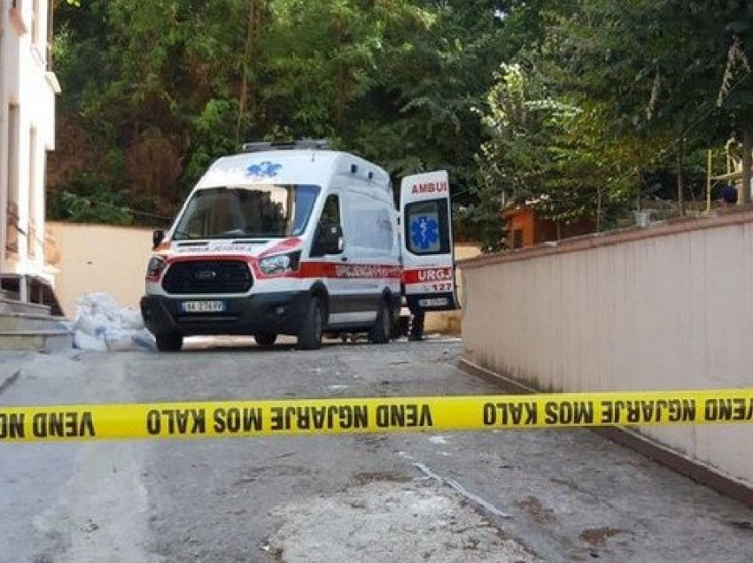 Dy ngjarje të rënda brenda 10 minutash në Tiranë/ Bie nga lartësia një punëtor, merr flakë në ecje një automjet
