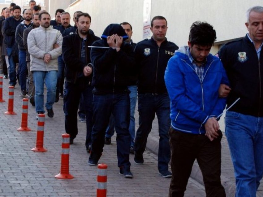 Turqia arreston 210 “mbështetës” të Gylenit, lëshon urdhër-arrest edhe për 238 persona të tjerë