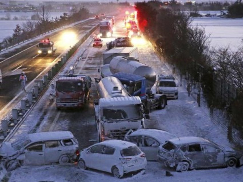 Stuhia e dëborës shkakton aksident me 130 makina në Japoni