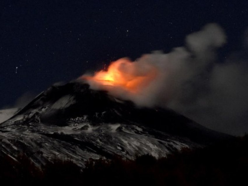 U zgjua vullkani Etna –llava ka fluturuar 100 metra lartësi
