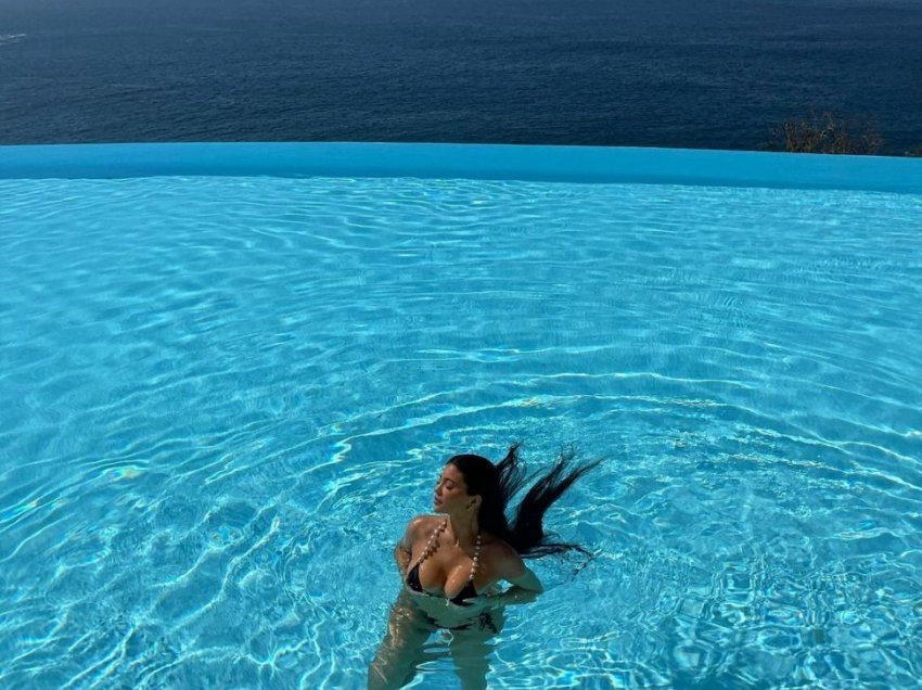 Kylie Jenner një sirenë deti, shfaqet joshëse nga pushimet
