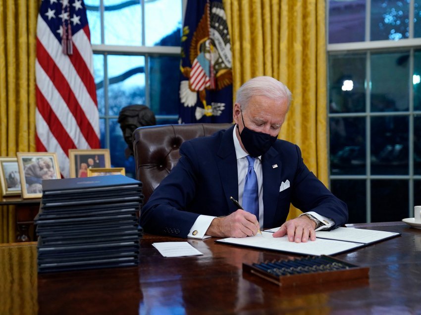Biden thotë se Trump i la një letër “shumë fisnike”