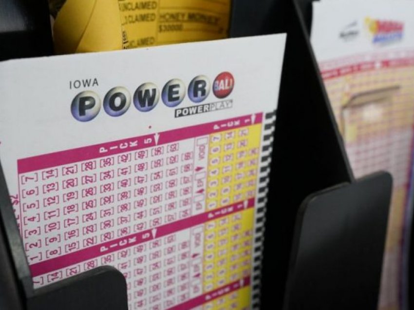 Një fatlum fiton 730 milionë dollarë në një lotari amerikane