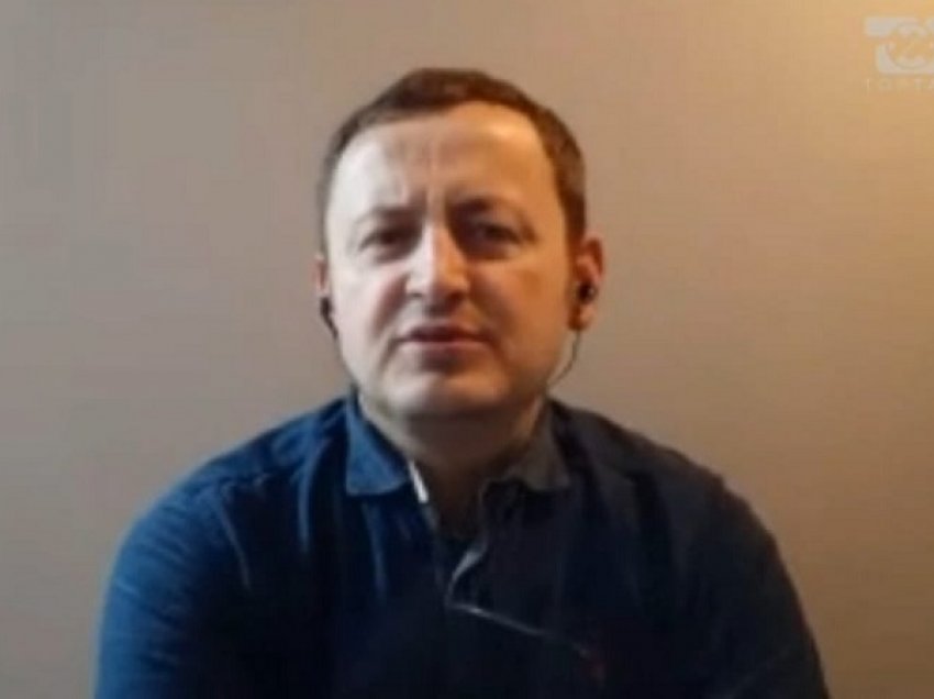 Gazetari Fatos Mahmutaj tregon si u plagos më 21 Janar dhe si u vra Hekuran Deda ngjitur me të