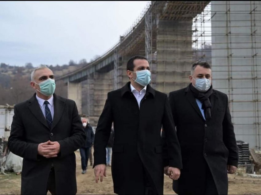 Rexhepi inspekton punimet e urës në Kumanovë