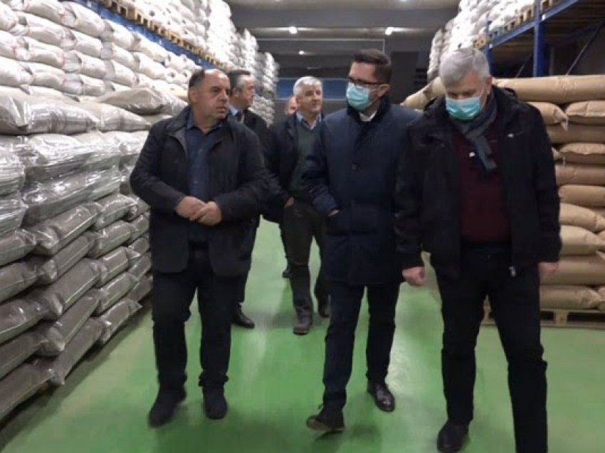 ​Ministri Mustafa ofron mbështetje për fermerët në Dukagjin, dyfishimi i subvencioneve në përkrahje të bujqësisë