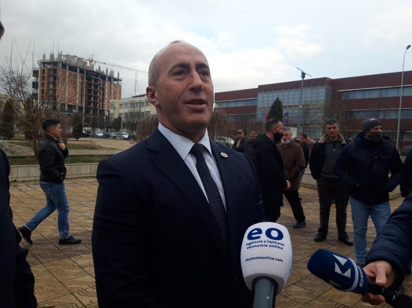 Haradinaj në Podujevë, bën homazhe tek shtatorja e Zahir Pajazitit