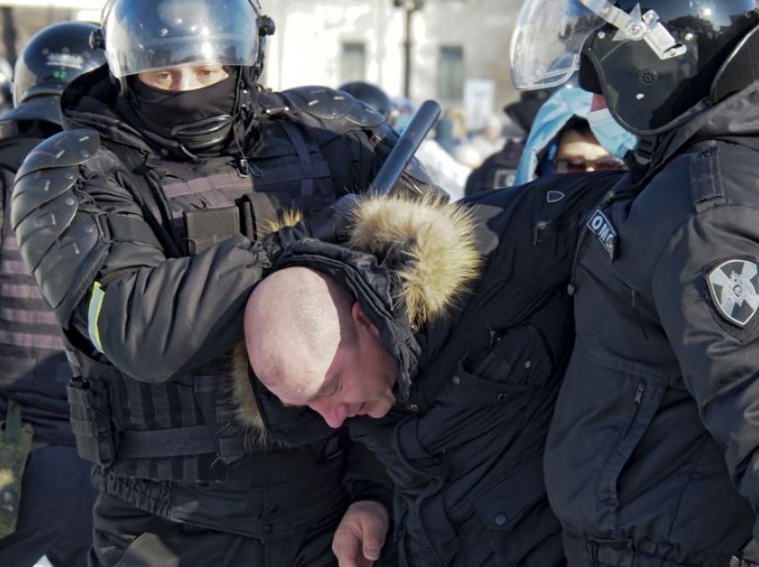 Dhjetëra të ndaluar në protestat për Navalnyn në Rusi