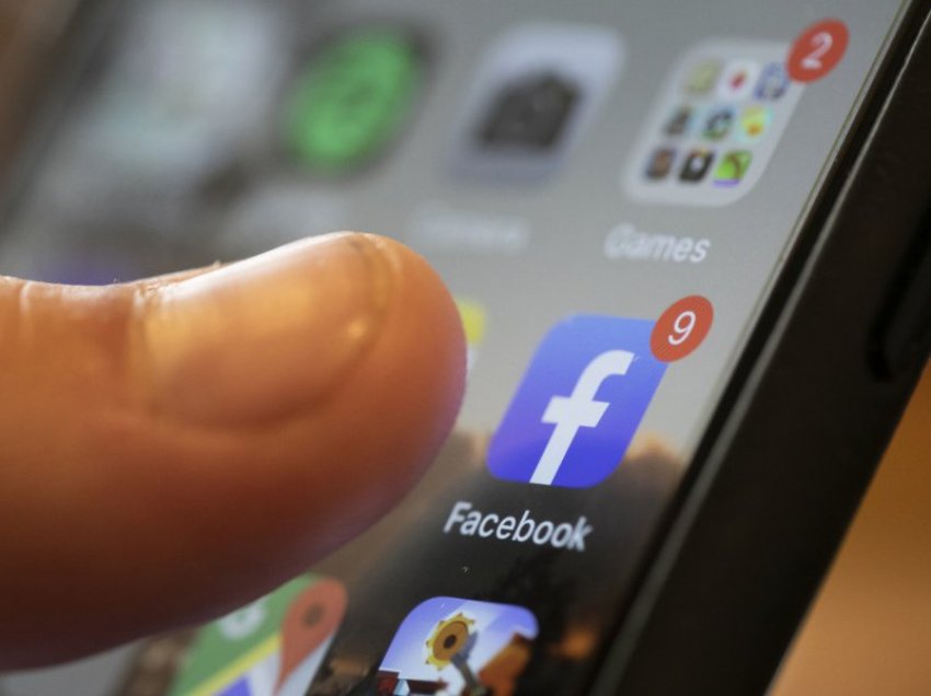 Facebooku në mënyrë të pashpjegueshme shkyç përdoruesit e iPhonet