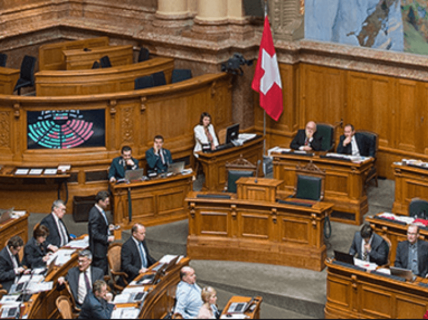 Parlamenti zviceran po përgatitet të rregullojë ligjin që dëbonë kriminelët e huaj nga Zvicra