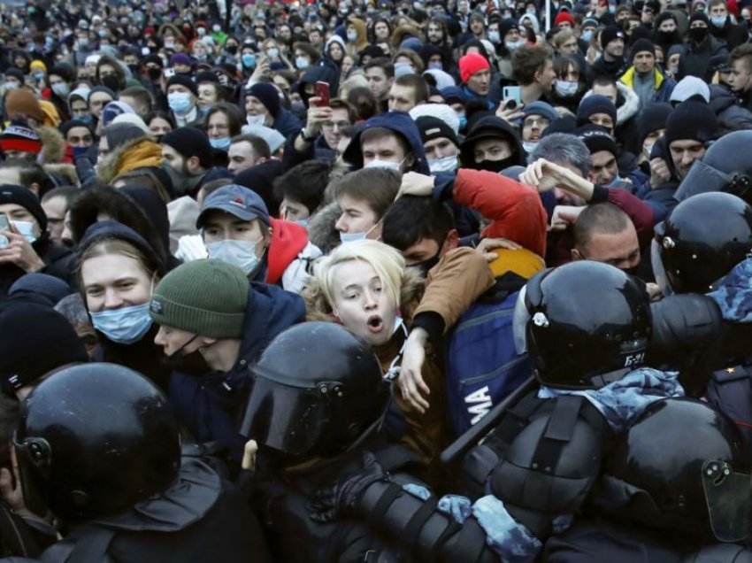 Mijëra persona ndalohen në marshet për lirim të Navalnyt