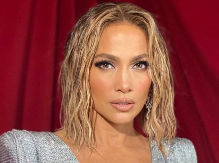 Jennifer Lopez rrëfen momentet e vështira në punë: Buzët më kishin ngrirë dhe…