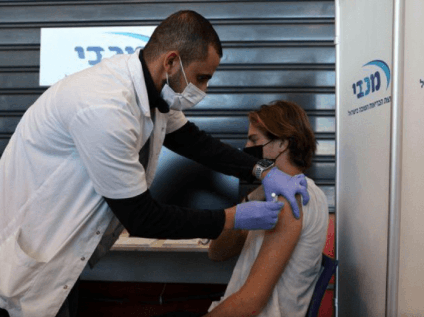 Izraeli përfshin edhe të rinjtë në vaksinimin anti-COVID