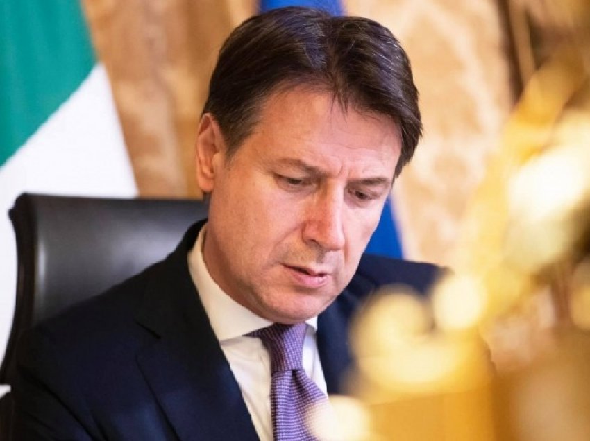 Mediat italiane, Conte pritet të dorëhiqet për të formuar një qeveri mazhoritare