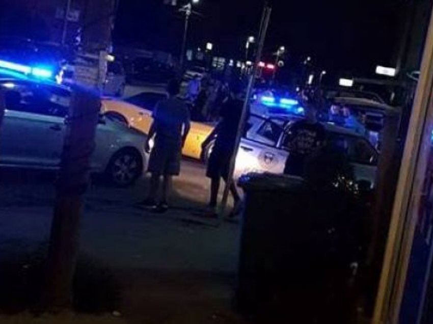 Podujevë: Policia ndalon një veturë, konfiskon armë dhe fishekë