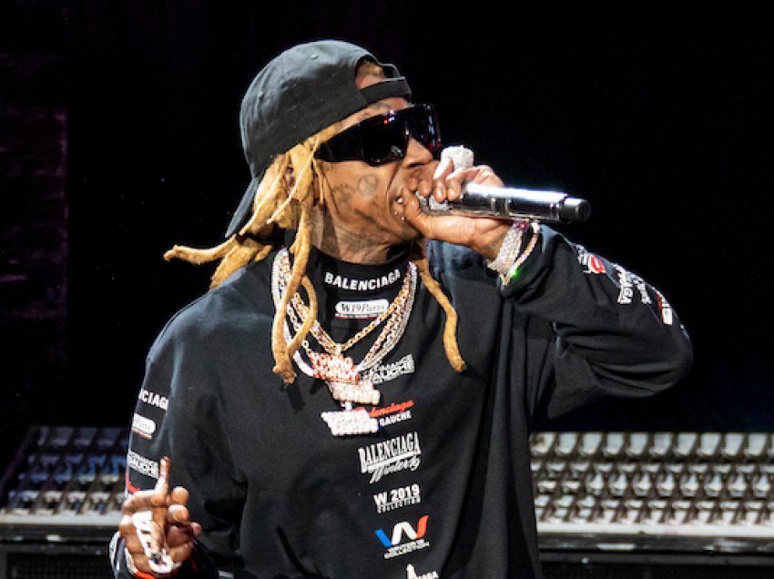 Lil Wayne nis xhirimet e klipit +18, një ditë pasi e fali Donald Trump
