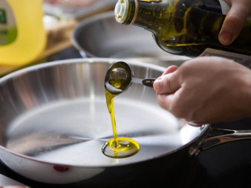 Flet shkenca! A është i rrezikshëm gatimi me vaj ulliri?