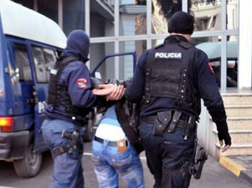 Agjencia e udhëtimit në Tiranë falsifikonte formularët e testeve të Covid, katër të arrestuar