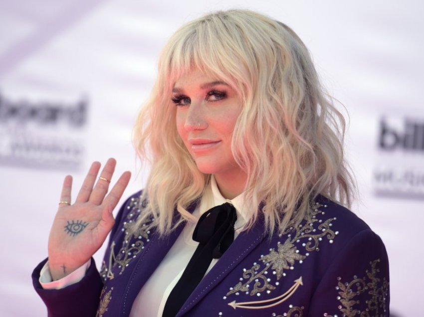 Kesha do ta lansojë këngën “Stronger”, e para për vitin 2021