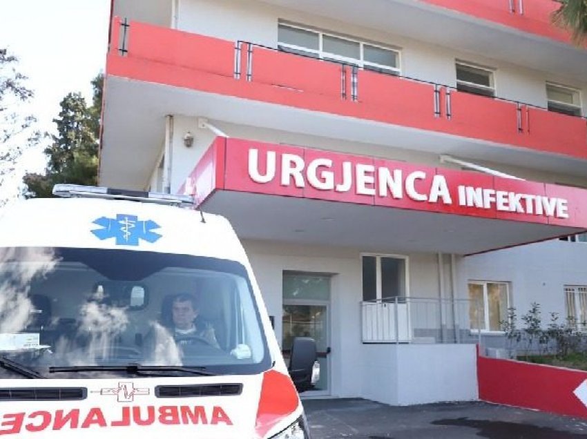 Koronavirusi mbërthen Beratin, dhjetëra fëmijë me simptoma. Rastet më të rënda nisen urgjent drejt Tiranës