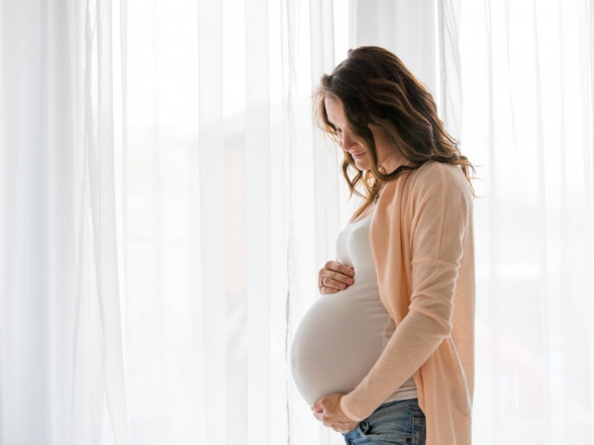 Ndryshimet e shtatzënisë duke filluar qysh nga fytyra, manifestohen me këto gjendje tek nëna