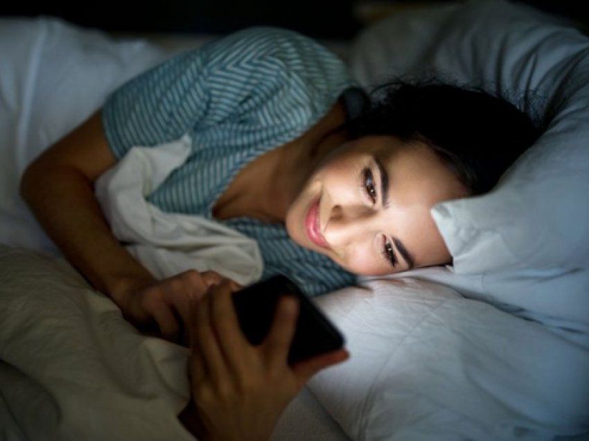 Navigoni në internet para se të flini? Atëherë mësoni çfarë po ju ndodh me mbipeshën