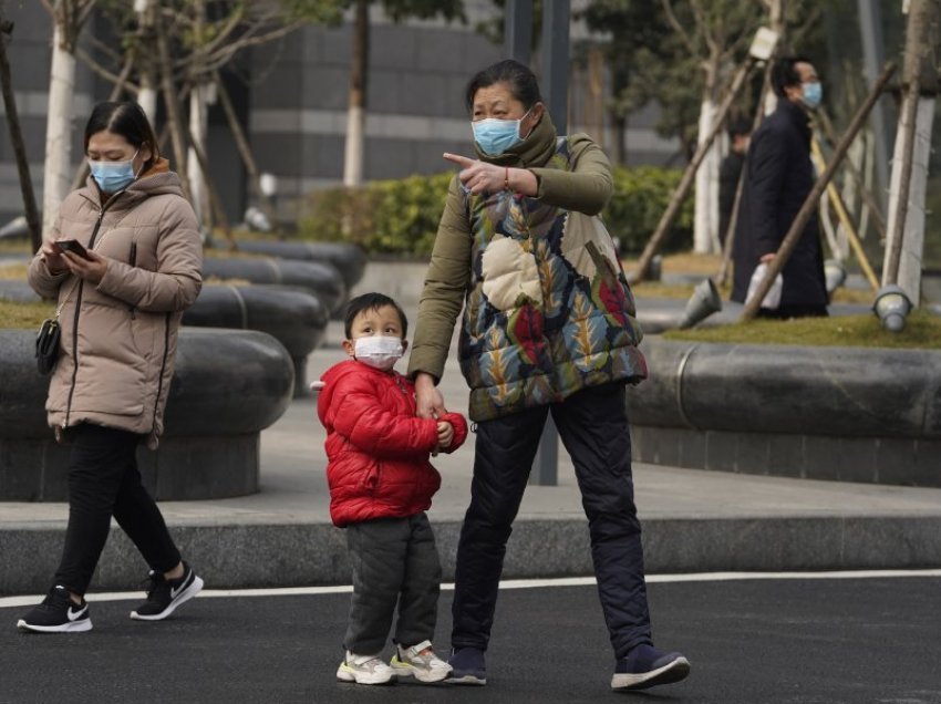 Kina po ua ndalon kontaktin me OBSH-në familjarëve të viktimave në Wuhan