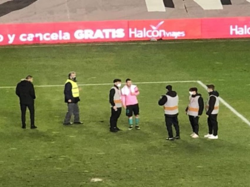 ​Djemtë që mbledhin topat befasojnë Messin pas ndeshjes me Vallecanon