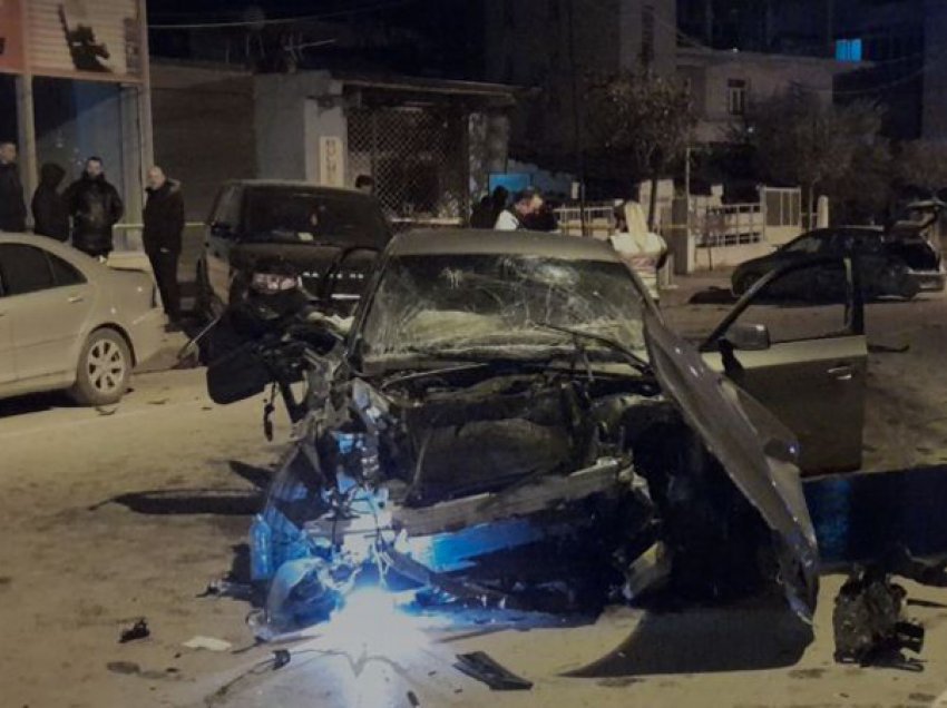 Aksident i frikshëm në Berat, BMW-ja ‘merr përpara’ katër automjete, një i plagosur