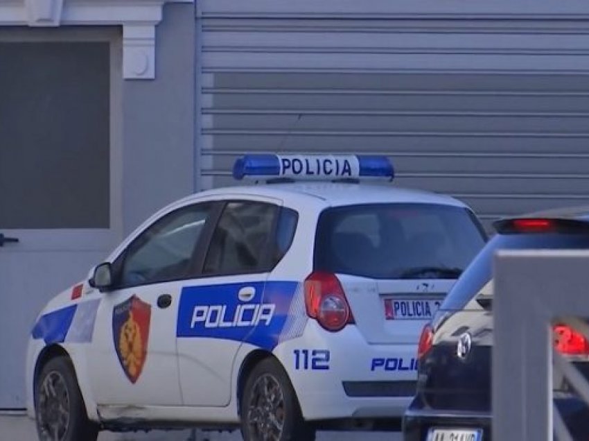 Grabitja u doli huq, por të moshuarën e dhunuan keq. 18-vjeçari dhe e mitura në Lushnjë arrestohen nga policia