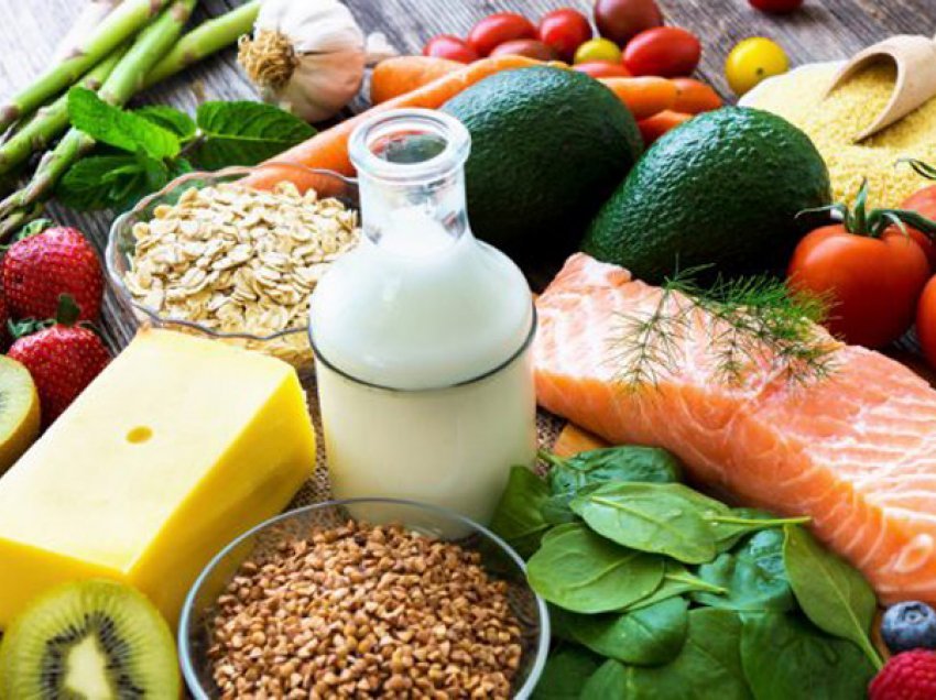 Njihuni me ushqimet që nxisin metabolizmin për uljen në peshë