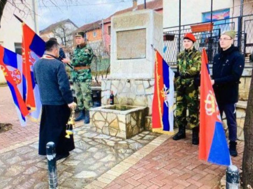 Persona me uniformë ushtarake serbe shihen brenda territorit të Kosovës