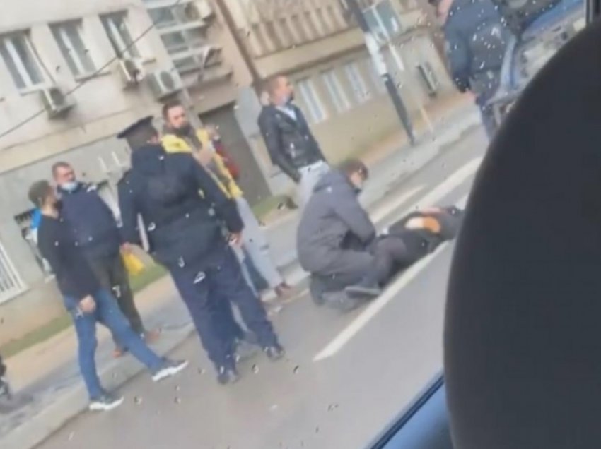 Pamje të rënda: Dy këmbësorë shtypen nga vetura në qendër të Prishtinës