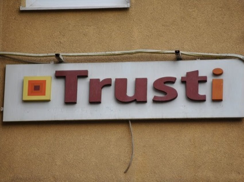 ​Trusti kushtëzon shtetasit e huaj për tërheqjen e 10 përqind të kursimeve