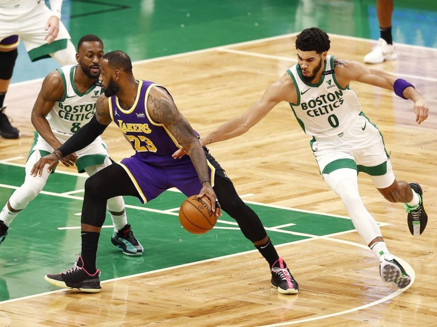 LA Lakers triumfon me shumë mund ndaj Boston Celtics